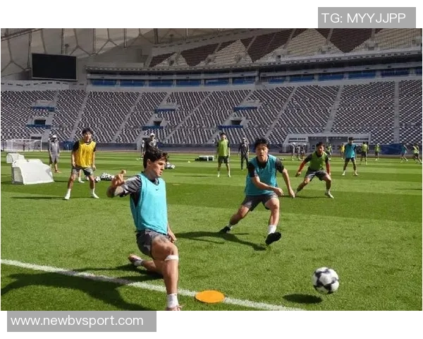 海港队在哈利法国际体育场开启冬季训练首课全力备战新赛季